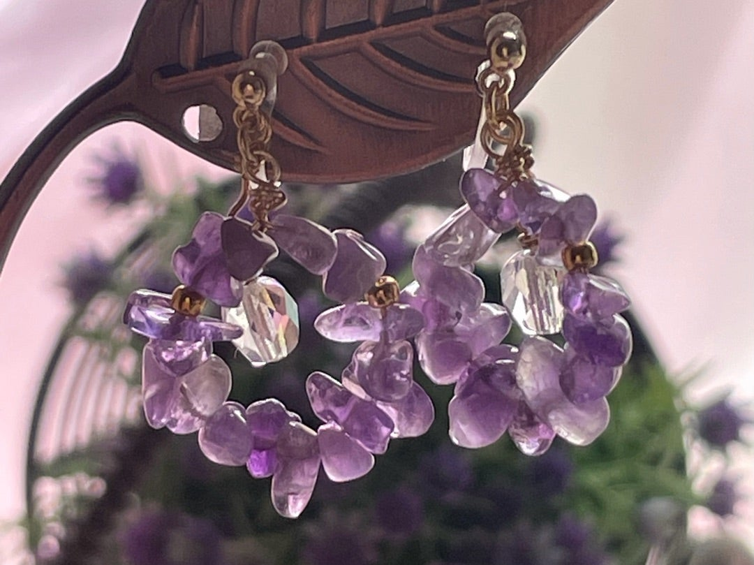 アメジストさざれ石のイヤリングは、第6チャクラを活性する